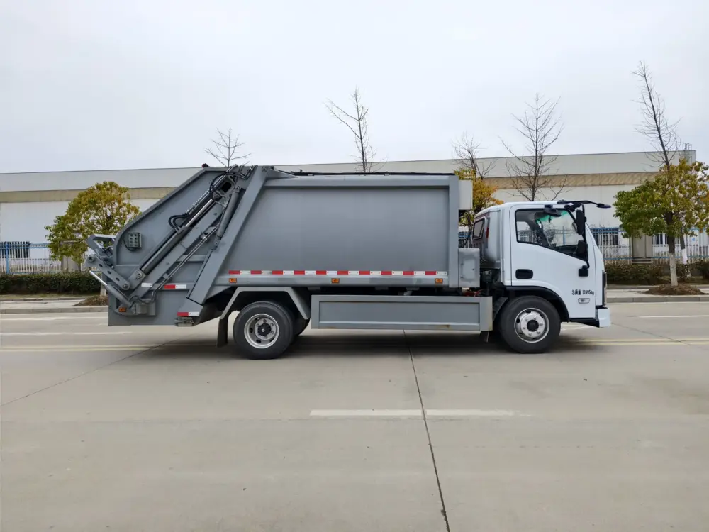 04-chufeng-8-9cbm-electric-compactor-truck-right-side 楚风8-9方纯电动压缩式垃圾车