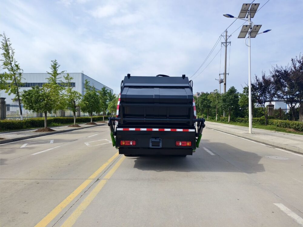 04-dongfeng-tuoxing-11cbm-electric-compactor-truck-rear 东风拓行11方纯电动压缩式垃圾车