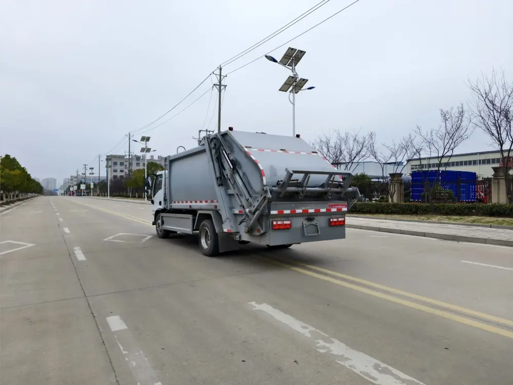 05-chufeng-8-9cbm-electric-compactor-truck-left-rear 楚风8-9方纯电动压缩式垃圾车