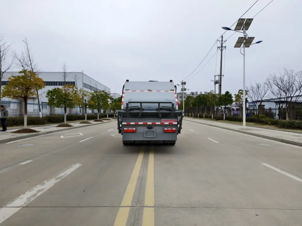 08-chufeng-8-9cbm-electric-compactor-truck-rear 楚风8-9方纯电动压缩式垃圾车