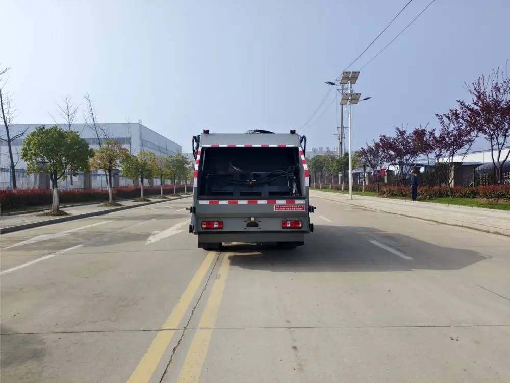 08-jiefang-hu-vr-7cbm-electric-compactor-truck-rear 解放虎VR纯电7方压缩式垃圾车后视图