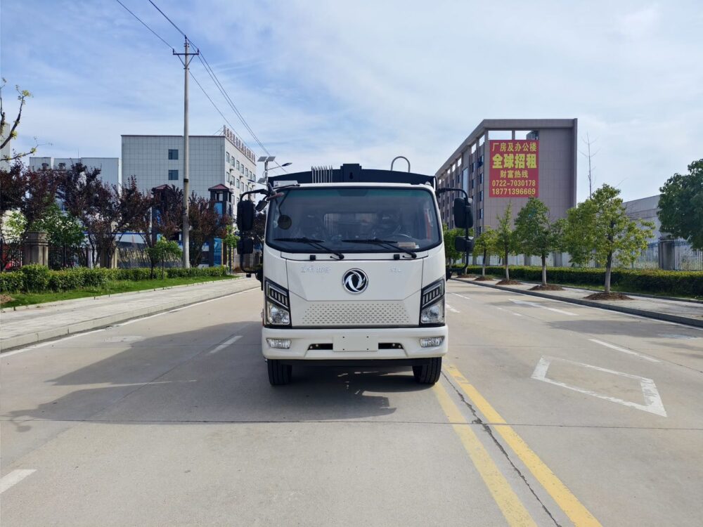 09-dongfeng-tuoxing-11cbm-electric-compactor-truck-front 东风拓行11方纯电动压缩式垃圾车