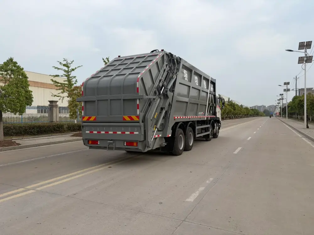 dongfeng-xinqi-d7-40cbm-compactor-truck-rear-right-01 东风新汽D7前四后八40方压缩式垃圾车