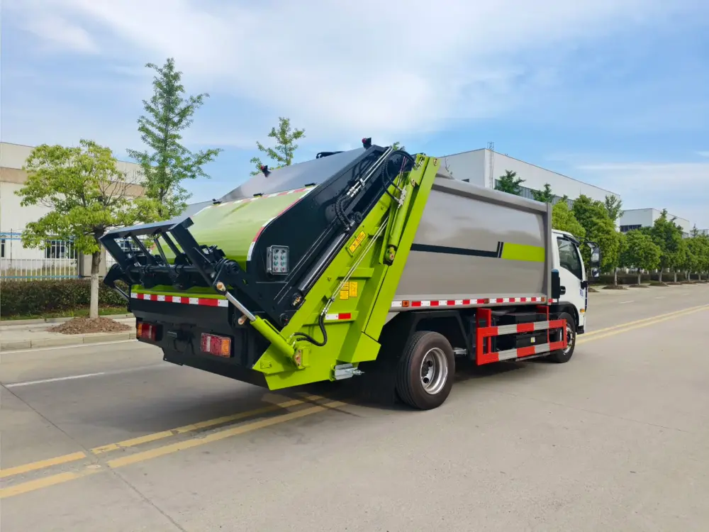 yuejin-qilin-x300-7-9cbm-electric-compactor-truck-rear-left 跃进麒麟X300纯电动8-10方压缩式垃圾车