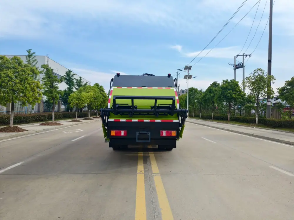 yuejin-qilin-x300-7-9cbm-electric-compactor-truck-rear-view 跃进麒麟X300纯电动8-10方压缩式垃圾车