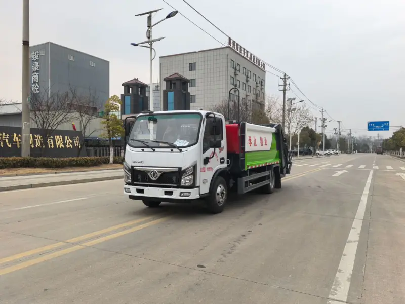 东风-8方地库型-压缩式垃圾车-前侧45度-01