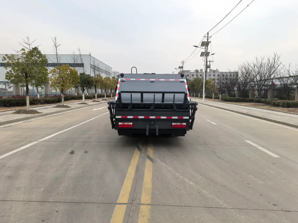 东风-8方地库型-压缩式垃圾车-正后外观 东风股份8方地库型压缩式垃圾车