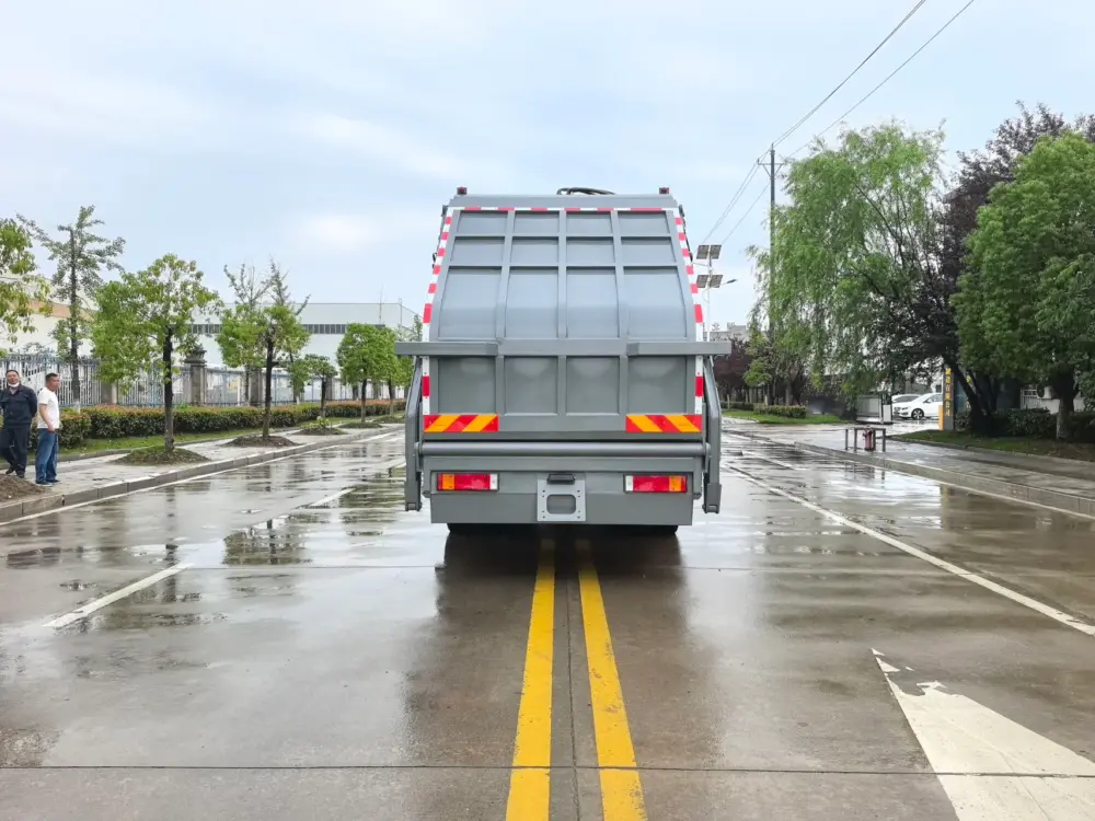 东风华神t5-压缩式垃圾车-正后外观 东风华神T5后双桥24方压缩式垃圾车