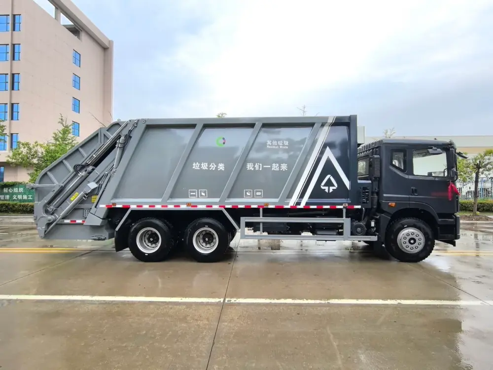 东风华神t5-压缩式垃圾车-车身侧面-02 东风华神T5后双桥24方压缩式垃圾车