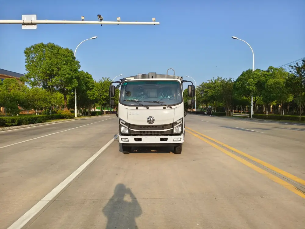 东风华神v3-hzh5080zyse6lh-7方-压缩式垃圾车-正前外观 东风华神V3 7方压缩式垃圾车