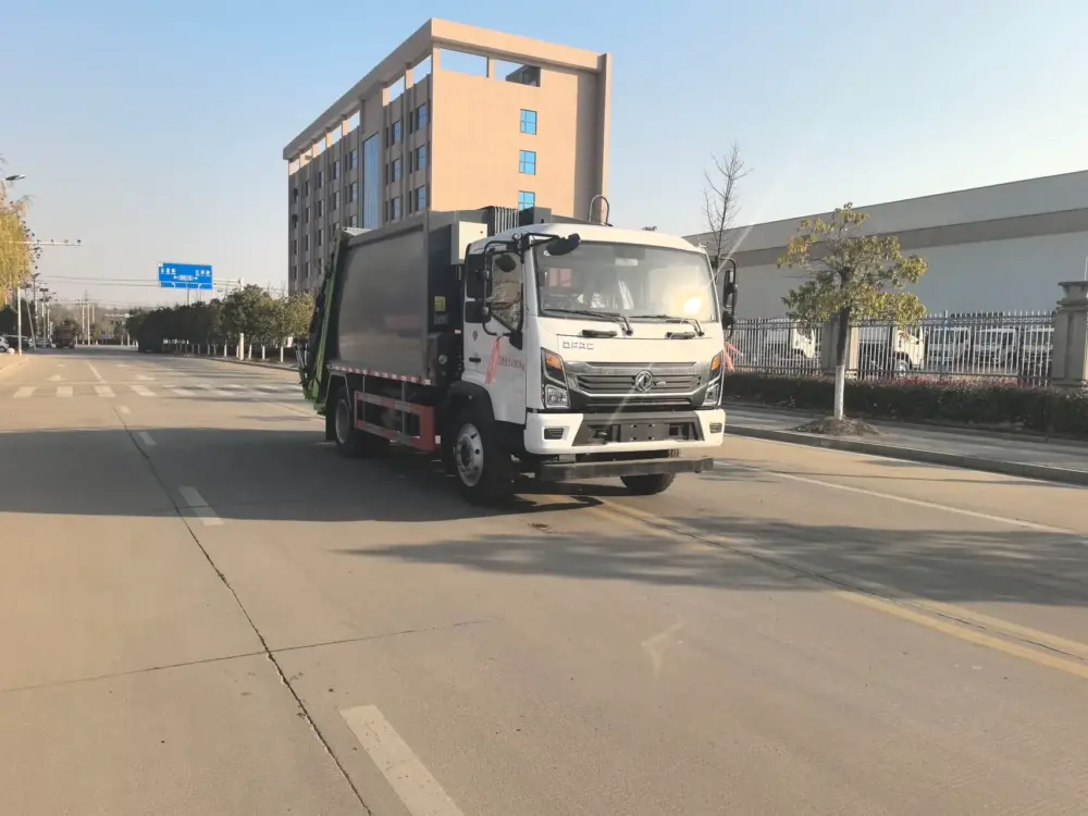 东风多利卡D7星云重载13.5方压缩式垃圾车
