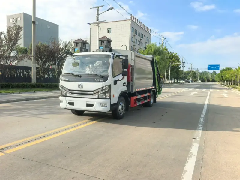 东风多利卡d7-轻载10方-压缩式垃圾车-前侧45度 东风多利卡d7-轻载10方-压缩式垃圾车-前侧45度