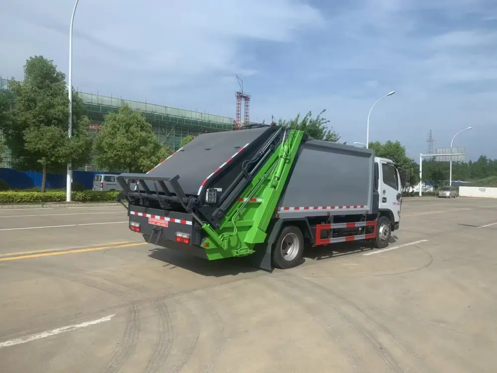 东风多利卡D7轻载10方压缩式垃圾车