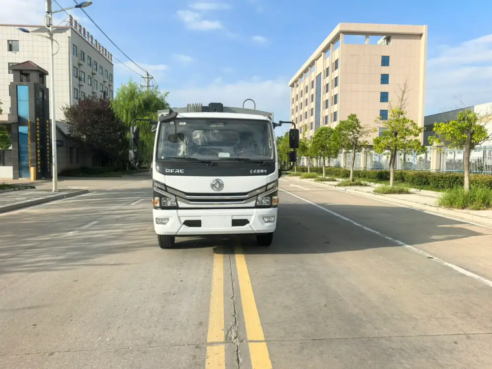 东风多利卡D7轻载10方压缩式垃圾车