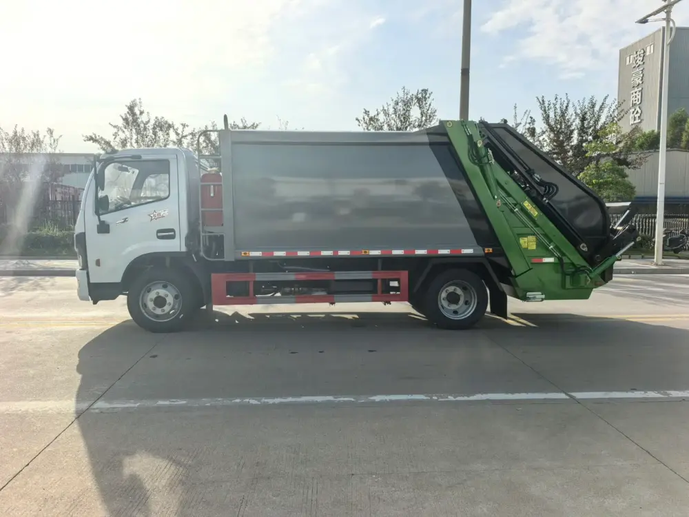 东风多利卡D7轻载10方压缩式垃圾车