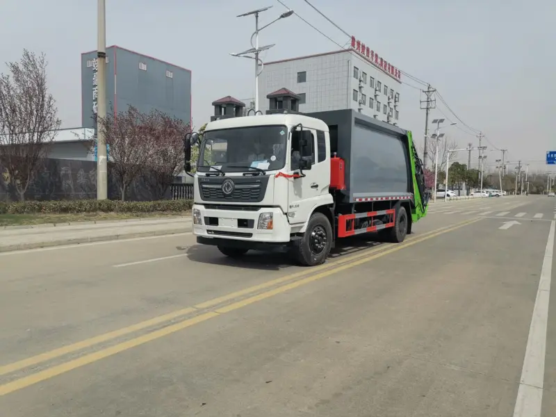 东风天锦vr-16-18方-压缩式垃圾车-前侧45度-01 东风天锦vr-16-18方-压缩式垃圾车-前侧45度-01