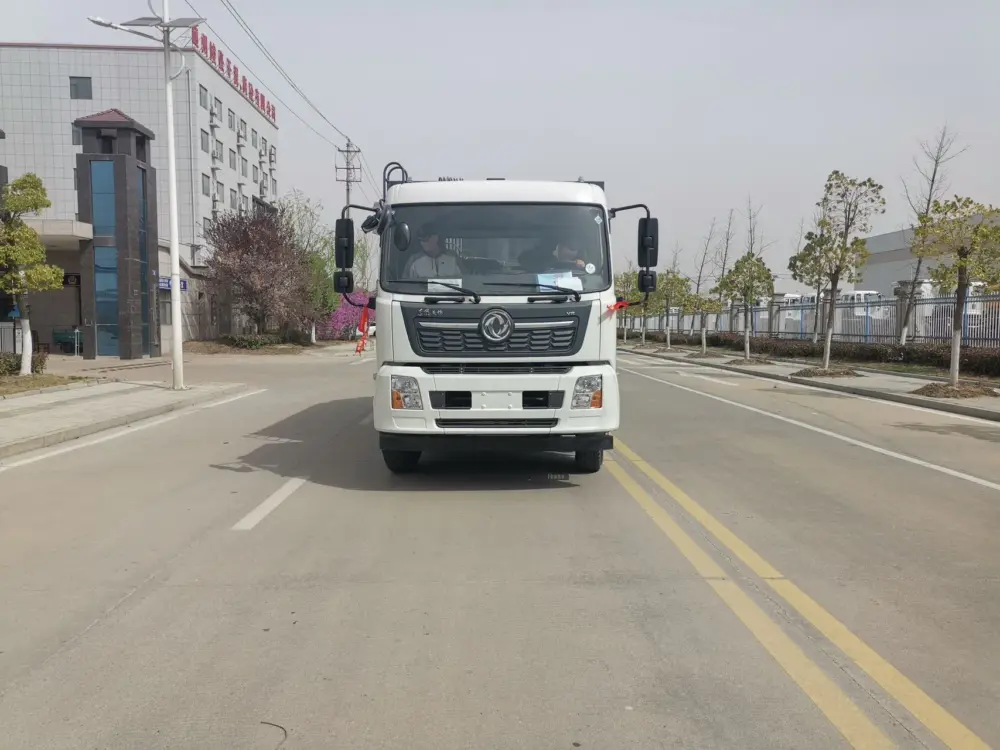 东风天锦vr-16-18方-压缩式垃圾车-正前外观 东风天锦VR 16-18方压缩式垃圾车