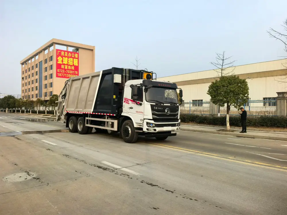 东风新汽d3l-后双桥26-28方-压缩式垃圾车-前侧45度-02 东风新汽D3L后双桥26-28方压缩式垃圾车