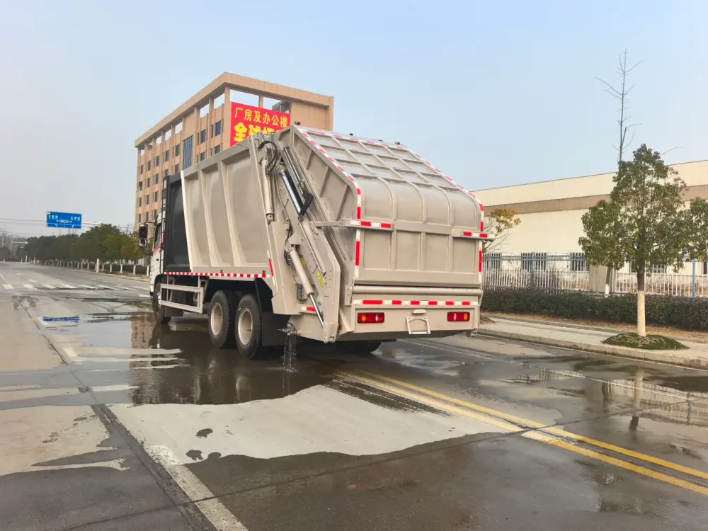 东风新汽d3l-后双桥26-28方-压缩式垃圾车-后侧45度-01 东风新汽D3L后双桥26-28方压缩式垃圾车
