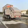 东风新汽d3l-后双桥26-28方-压缩式垃圾车-后侧45度-01 东风新汽D3L后双桥26-28方压缩式垃圾车