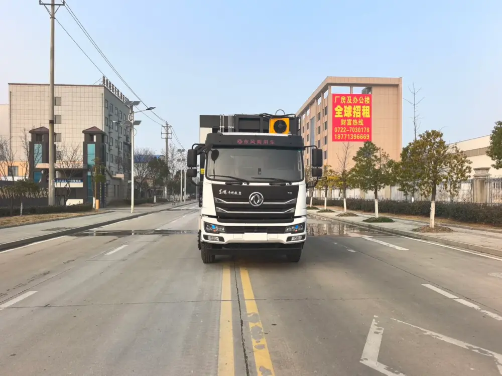 东风新汽d3l-后双桥26-28方-压缩式垃圾车-正前外观 东风新汽D3L后双桥26-28方压缩式垃圾车