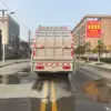 东风新汽d3l-后双桥26-28方-压缩式垃圾车-正后外观 东风新汽D3L后双桥26-28方压缩式垃圾车