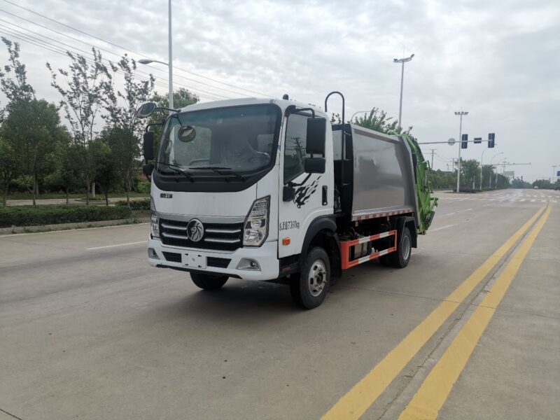 重汽王牌V10 7方压缩式垃圾车