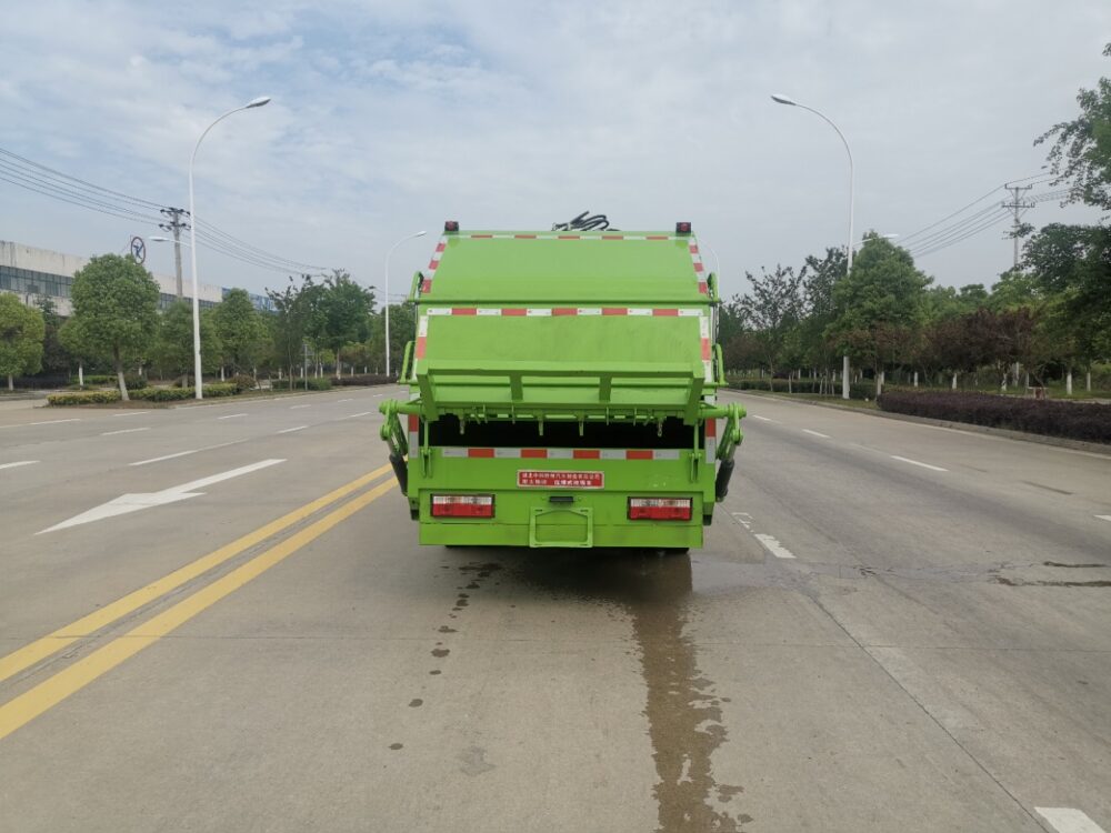 微信图片_20260928115341 重汽王牌V10 7方压缩式垃圾车