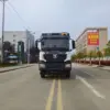陕汽德龙-前四后八40方-压缩式垃圾车-正前外观 陕汽德龙M3000S前四后八40方压缩式垃圾车