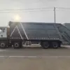 陕汽德龙-前四后八40方-压缩式垃圾车-车身侧面-02 陕汽德龙M3000S前四后八40方压缩式垃圾车