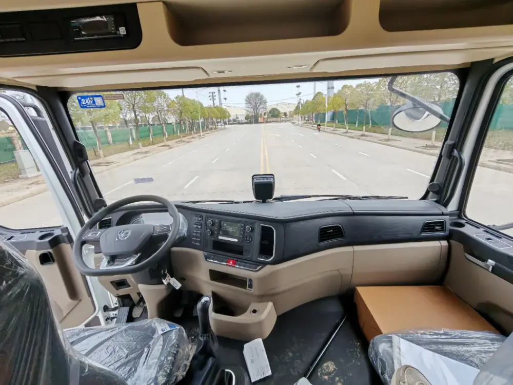 陕汽德龙-前四后八40方-压缩式垃圾车-驾驶室内饰 陕汽德龙M3000S前四后八40方压缩式垃圾车