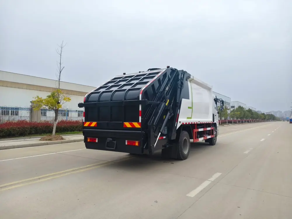 陕汽德龙l5000-压缩式垃圾车-后侧45度-02 陕汽德龙L5000单桥16方压缩式垃圾车